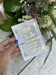 zlate svatebni oznameni holubci