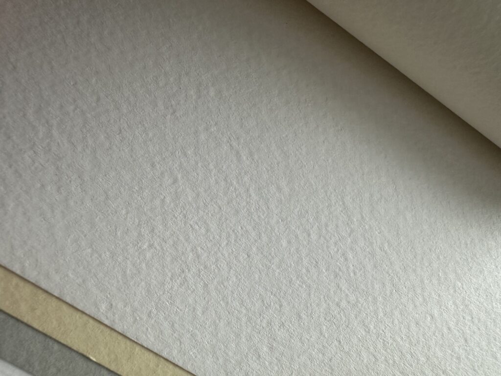 Svatební oznámení 43 Kreativní papír na svatební oznámení – detail struktury