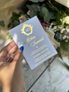 metalicke svatebni oznameni dominant