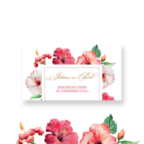 bílá pozvánka ke svatebnímu stolu s velkými květmi