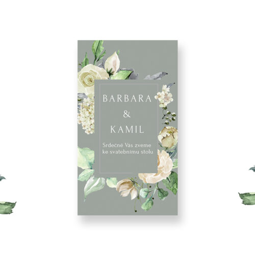 šedá pozvánka ke svatebnímu stolu s bílymi růžemi