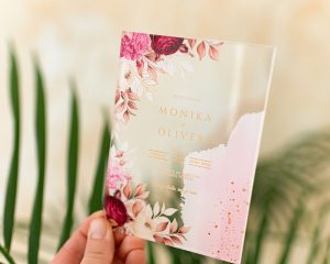 svatební oznámení na akrylu s růžemi