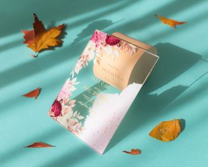 svatební oznámení na akrylu s růžemi