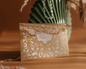 luxusní lasercut svatební oznámení