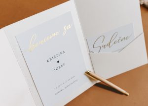 rozkládací svatební oznámení s kapsou bílé