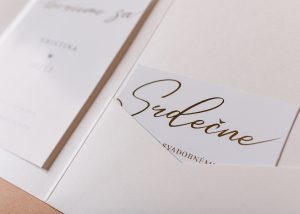 rozkládací svatební oznámení s kapsou bílé