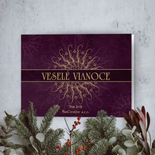 fialové novoročenky se zlatým motivem