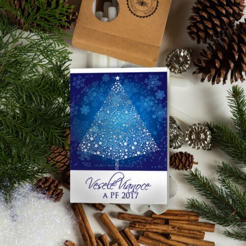 modrá novoročenka s vánočním stromem a přáním