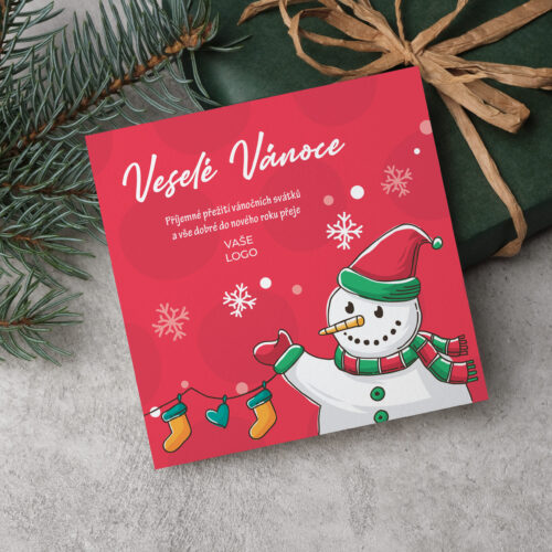 rudé vánoční přání s veselým sněhulákem