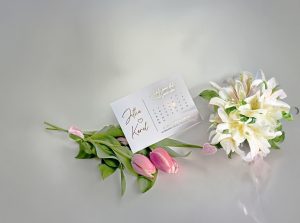 svatební oznámení s metalickým potiskem a kalendářem