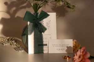 svatební oznámení s mašlí