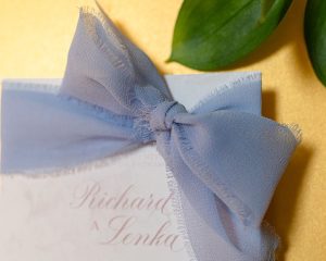 svatební oznámení s mašlí