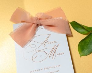 svatební oznámení s mašlí