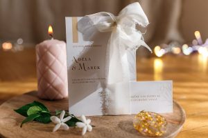 svatební oznámení s mašlí