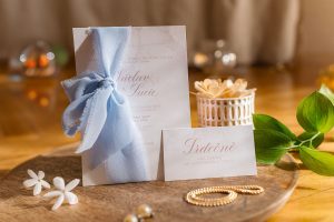 svatební oznámení s mašlí