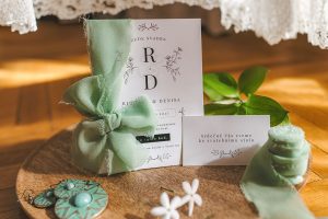 svatební oznámení s mašlí