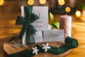 svatební oznámení s mašlí