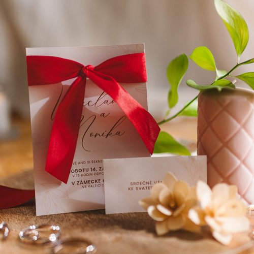 svatební oznámení s mašlí