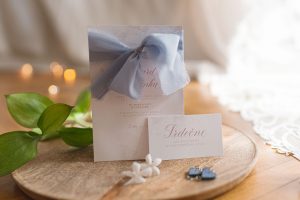 svatební oznámení s mašlí