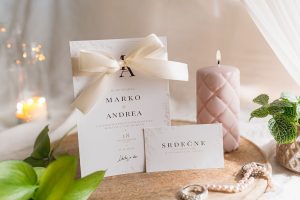 svatební oznámení s mašlí